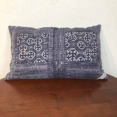 Funda de almohada bohemia azul para cupcakes y cachemir “Elevate Everyday Life” Foto 1 de 4