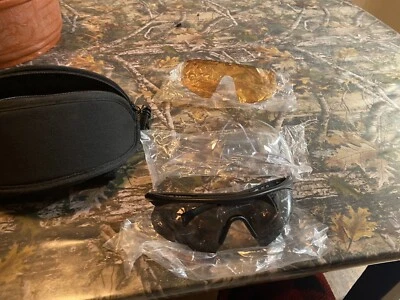 Gafas de sol deportivas Wiley X Valor 70/18/120 mm con marco negro semi-sin montura... Foto 1 de 4