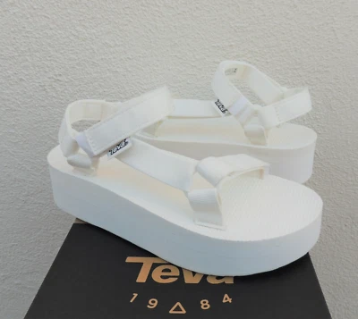 SANDALIAS PLATAFORMA TEVA PLANAS UNIVERSALES BLANCAS BRILLANTES 2", US 8/ EUR 39 ~NUEVAS Foto 1 de 4