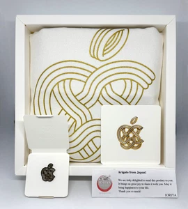Apple Ginza Riapertura Set 3 Pezzi Tote Bag, Spilla Smaltata e Sottobicchiere Esclusivo Giappone - Foto 1 di 2