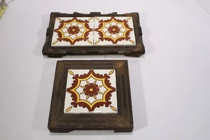 Juego de 2 remaches base madera tallada azulejo mexicano vintage años 70 amarillo/brn y blanco - Imagen 1 de 12