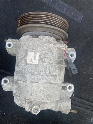 Compresor de aire acondicionado Nissan Rogue 2008-2013 2,5 L OEM Foto 1 de 4