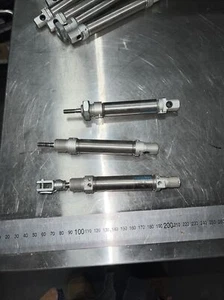 3 x festo dsnu-16-35-ppv-a round cylinder - Foto 1 di 4