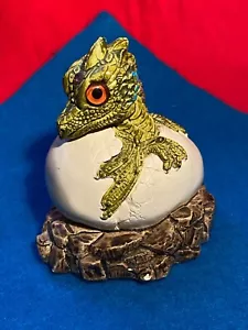 Windstone Editions Green Baby Hatchling Dragon Egg firmado Peña '84 3 1/4" - Imagen 1 de 14