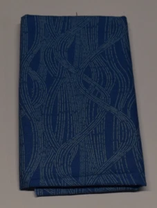 Pezzo di tessuto di cotone scarto residuo BLU con LINEE ONDULATE 16" x 18" - Foto 1 di 1