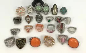 Lotto di 24 anelli elasticizzati divertenti moda materiali e colori misti - Foto 1 di 18