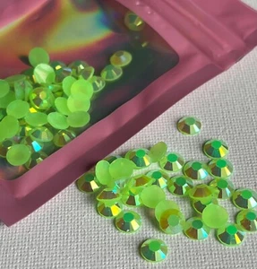 NAIL ART  HOT FIX NAIL GEMS, RHINESTONE CRYSTAL LIME GREEN FLATBACKS 6MM 100 - Picture 1 of 1