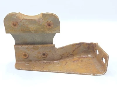 1959 Buick Exhaust Hanger Lesabre Invicta Electra 1186588 AP  - Image 1 of 4