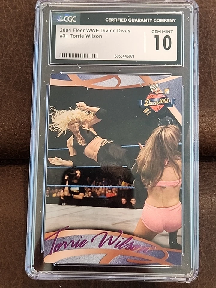 Torrie Wilson CGC 10 2004 Fleer WWE Divine Divas 31 GEMA 💎 WWF Diva Salón de la Fama Foto 1 de 4
