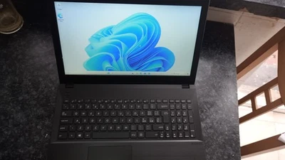 ASUS Pro 2520L INTEL  i3 5th gen. @ 2.1 Ghz 8 gb ram 256 ssd 15,6" led    Win11 - Immagine 1 di 4