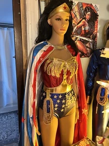 Wonder Woman Cosplay Costume Replica - Picture 1 of 6