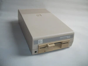 Commodore 1541 z zapięciem knebelowym. Całkowicie oczyszczone! Stan bardzo dobry! - Zdjęcie 1 z 5