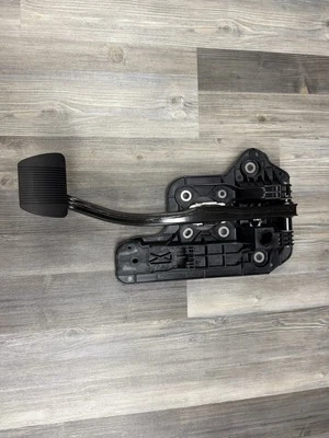 Chrysler Pacifica 2017-2025 Brake Pedal - Image 1 of 3