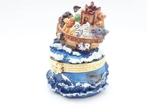 Caja de baratijas Arca de Noé contenedor forrado con bisagras superior exquisitos detalles de animales pequeños - Imagen 1 de 9