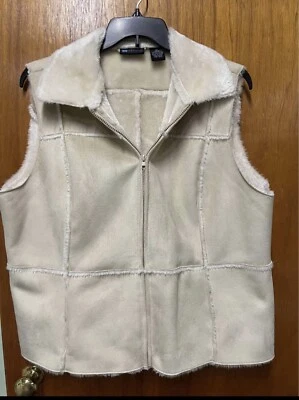 Relativity Tan 人造麂皮绒和人造毛皮背心,2XL — 第 1/4 张图片