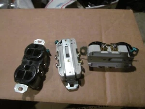 8- RECEPTÁCULOS EATON 15A GRADO ESPECIFICADO NEGRO SIN MANIPULACIONES. B-305 - Imagen 1 de 1