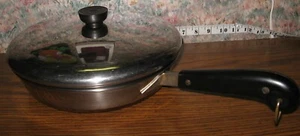 Sartén y tapa Revere Ware de 10 pulgadas - 2" de profundidad - fondo de cobre - años 50 de colección - Imagen 1 de 5