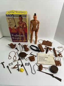 Kampfadler beweglicher Indianerkrieger von Marx mit extra Zubehör und DMG Box - Bild 1 von 11