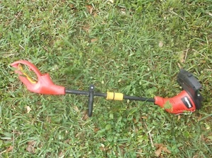 UT41112A Homelite 13" 4Amp Straight Electric String Trimmer Model SN: BMR2450614 - Picture 1 of 2