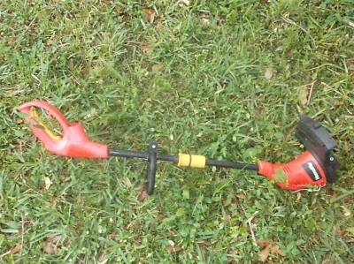 UT41112A Homelite 13" 4Amp Straight Electric String Trimmer Model SN: BMR2450614 - Image 1 of 2