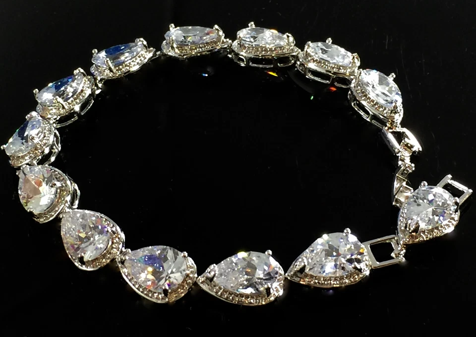 Brazalete de tenis enchapado en oro blanco de 18k hecho con joyería de boda de cristal de Swarovski Foto 1 de 4