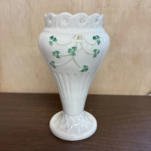 "Florero de trébol Belleek borde perforado de 8""" - Imagen 1 de 5