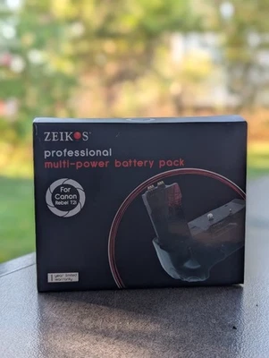 Zeikos ZE-CBGT2 battery Grip for CANON Rebel T2i, T3i, T4i FOR AA BATTERIES ONLY - Image 1 of 2