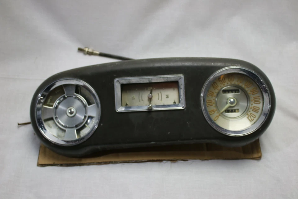 Lincoln Cosmopolitan Gauge Cluster 1949 con velocímetro y tacómetro Foto 1 de 4