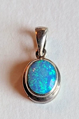 Colgante Dije Simulado Ópalo Azul Plata de Ley 925 3/4" Con Fianza Usado en Excelente Condición Foto 1 de 4