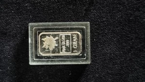 CANADIAN 1 GRAM SILVER MAPLE LEAF DESIGN BAR .999 - Picture 1 of 3