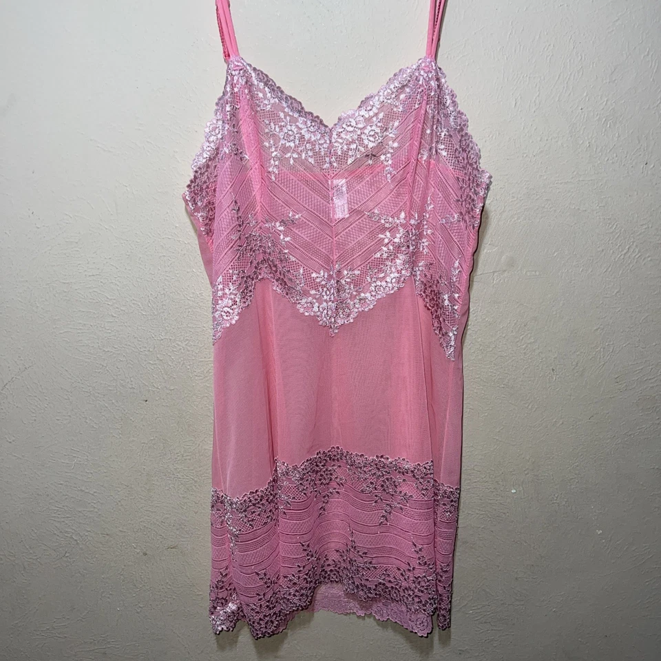 Ночная рубашка Wacoal Embrace Lace Chemise с прозрачной сеткой розовая 814191 романтическая фея размер XL - Изображение 1 из 4