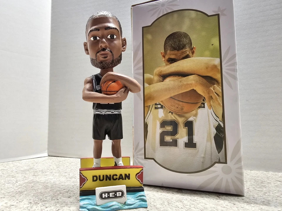 Tim Duncan San Antonio Spurs NBA 2022 SGA Bobblehead NIB - Image 1 of 4