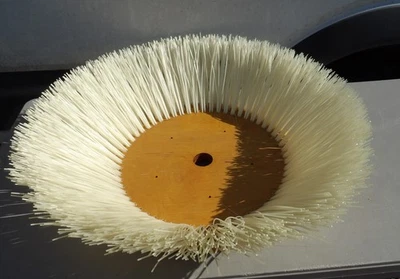 NUEVO TENNANT 51021N, ESCOBA - CEPILLO DE DISCO LATERAL, 18" Foto 1 de 4