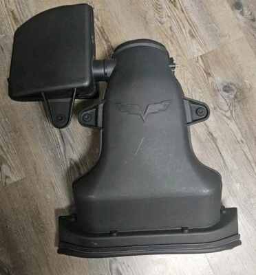 Filtro de admisión de aire del motor Chevrolet Corvette C6 2008-2013 limpiador de carcasa GM OEM Foto 1 de 4