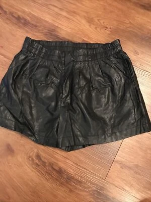 Pantalones Cortos Elegantes Forever 21 Exclusivos Mujer Jrs "Cuero" Negros Bolsillos Pequeños Foto 1 de 4