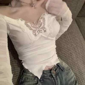Camisetas Estilo Coreano Hombro Descubierto Mujer Estética Mariposa Malla Recortada - Imagen 1 de 26
