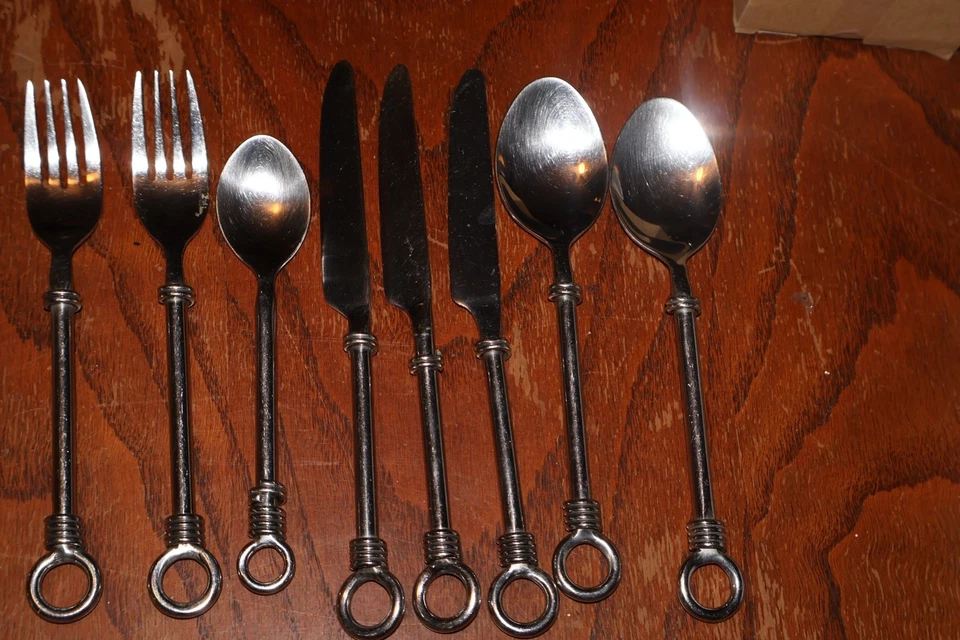 Anillo abierto cubiertos de acero inoxidable Gibson Cuomo 8 piezas en total Foto 1 de 1