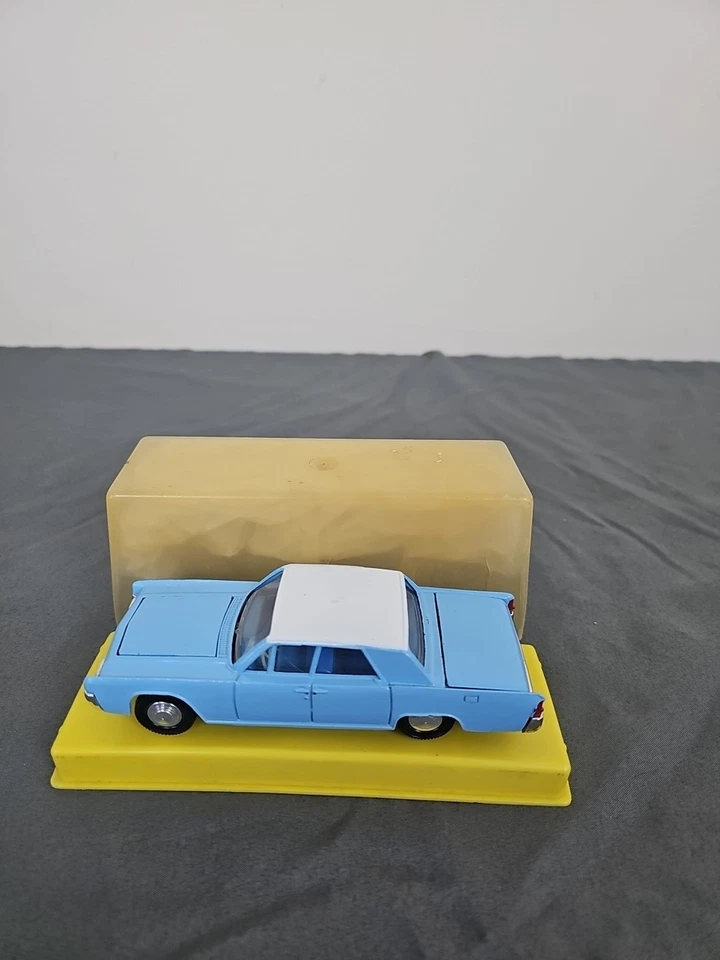 Coche fundido a presión Lincoln Continental Dinky Toys vintage años 60 Foto 1 de 4