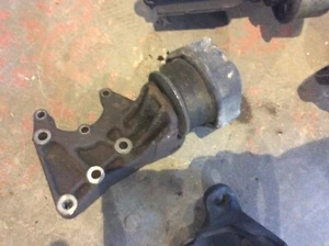 VW T4 TRANSPORTER 1992 LHD 2.4 AAB RIGHT HAND ENGINE MOUNTING 074199207B - Picture 1 of 3