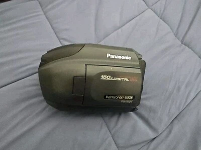 Panasonic PV-L501D Palmsight Palmcorder VHS-C 150x Zoom Camcorder  DELUXE - Image 1 of 4