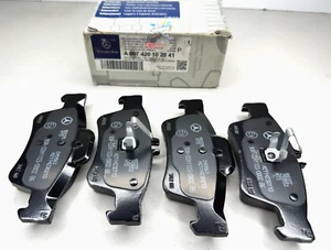 Genuine OEM Mercedes-Benz Rear Brake Pad Set 007420102041 - NOS W/S211 C219 W220 - Picture 1 of 9