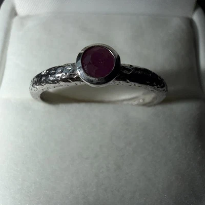 Anillo Rubí Rojo .925 Talla 8 0.28 Ct Corte Ovalado Genuino Gema Natural De Colección Foto 1 de 4