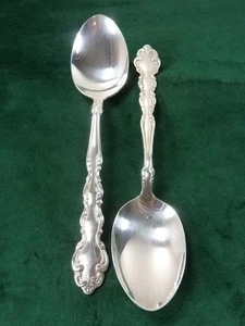 2 bonitas cucharas para servir vintage plateadas con patrón de coqueteo oneida - Imagen 1 de 1