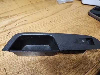 Right Rear Window Switch with Bezel 2013 Buick Verano 22928872 20933566 - Image 1 of 4