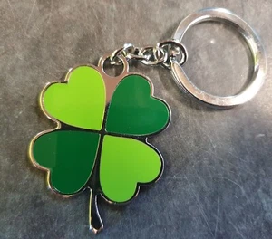 Llavero grande de metal verde irlandés 4 hojas trébol vendedor del Reino Unido P&P gratis - Imagen 1 de 5