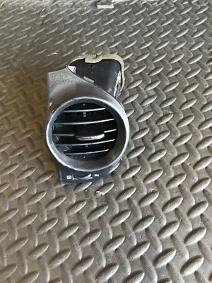 Lexus Is220 2.2 D 2003-2009 Year Rhd Dashboard Left Air Vent 55660-53030 - Image 1 of 4