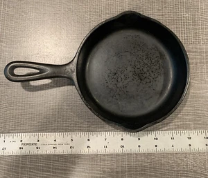 Vintage Wagner Ware Sidney-0, Cast Iron Skillet/Frying Pan, 1053Z, Stamped 3 - Picture 1 of 6