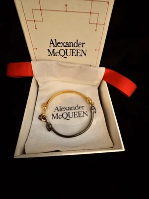 Pulseira vintage Alexander McQueen vem com metal preto e dourado - Imagem 1 de 4