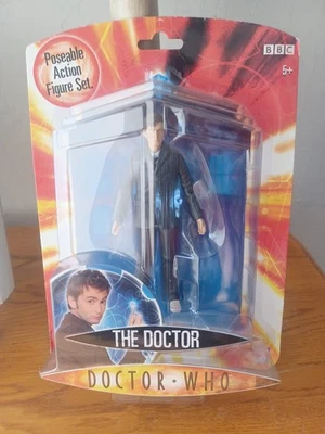 Boneco de ação lacrado 2004 BBC DOCTOR WHO IN listrado TERNO 10º David Tennant - Imagem 1 de 4