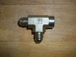 NEW PARKER 4-4-4MTX-S FITTING 1/4" FNPT TEE TO TRIPLE-LOK 1/4" FLARE TUBE x 2 - Picture 1 of 1